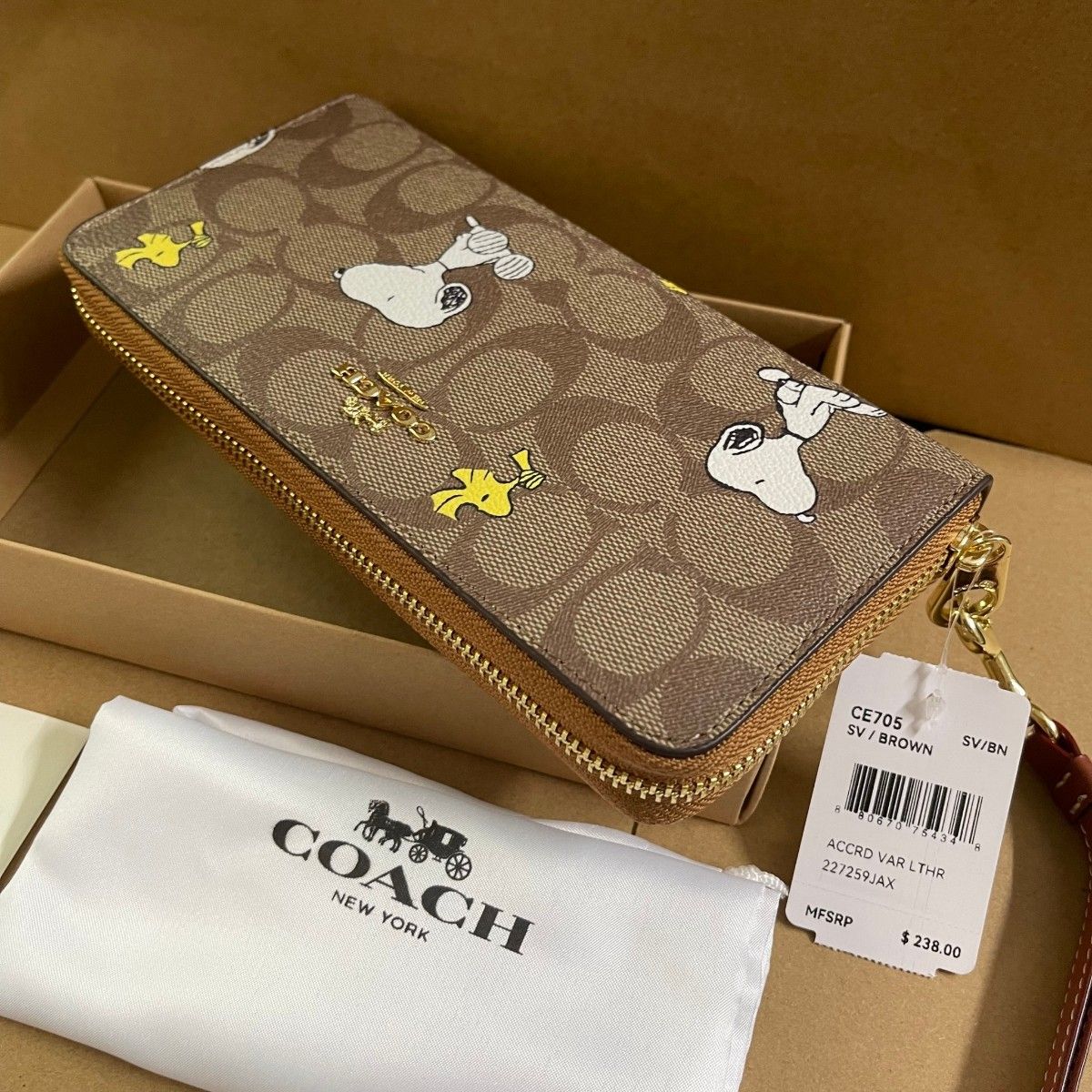新品 COACH コーチ長財布 スヌーピー ウッドストック レディース 新品 COACH コーチ長財布 スヌーピー ウッドストック レディース