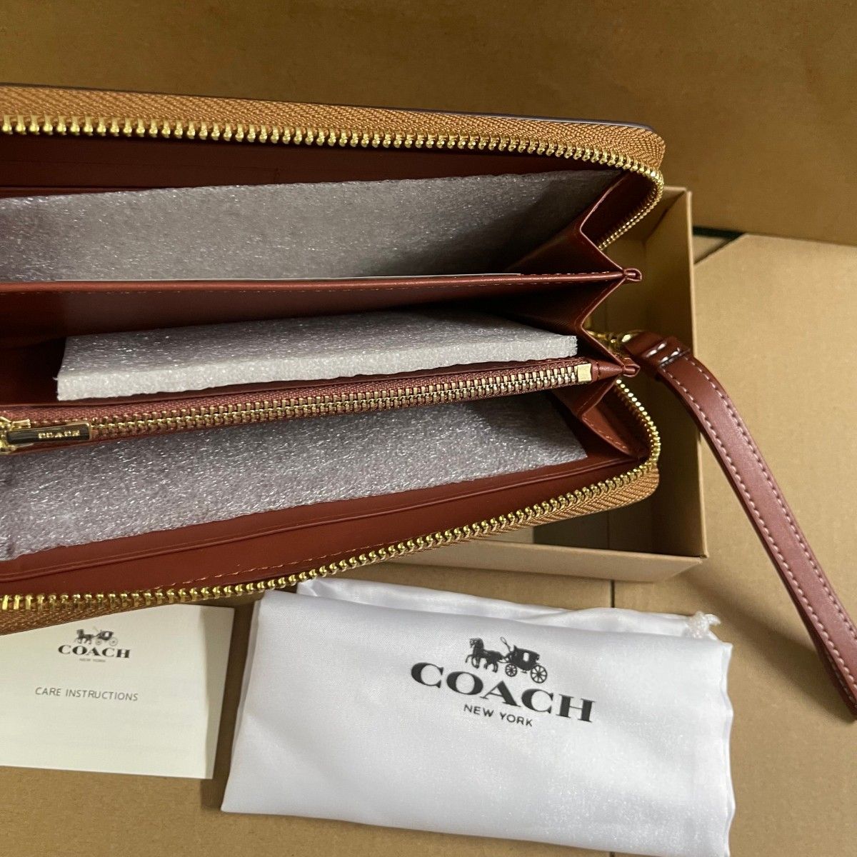 新品 COACH コーチ長財布 スヌーピー ウッドストック レディース 新品 COACH コーチ長財布 スヌーピー ウッドストック レディース