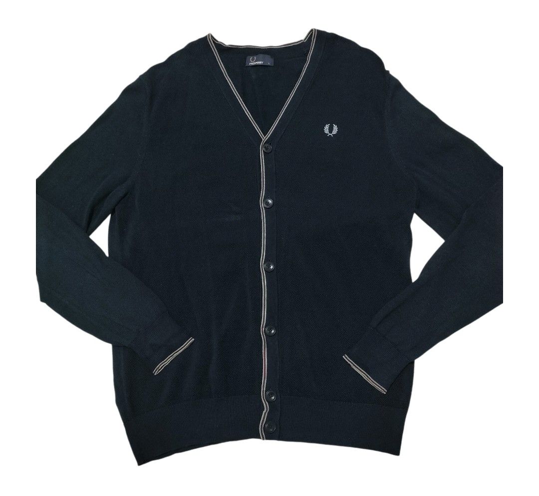 FRED PERRY フレッドペリー ニット カーディガン 銀ロゴ 未使用 FRED PERRY フレッドペリー ニット カーディガン 銀ロゴ 未使用