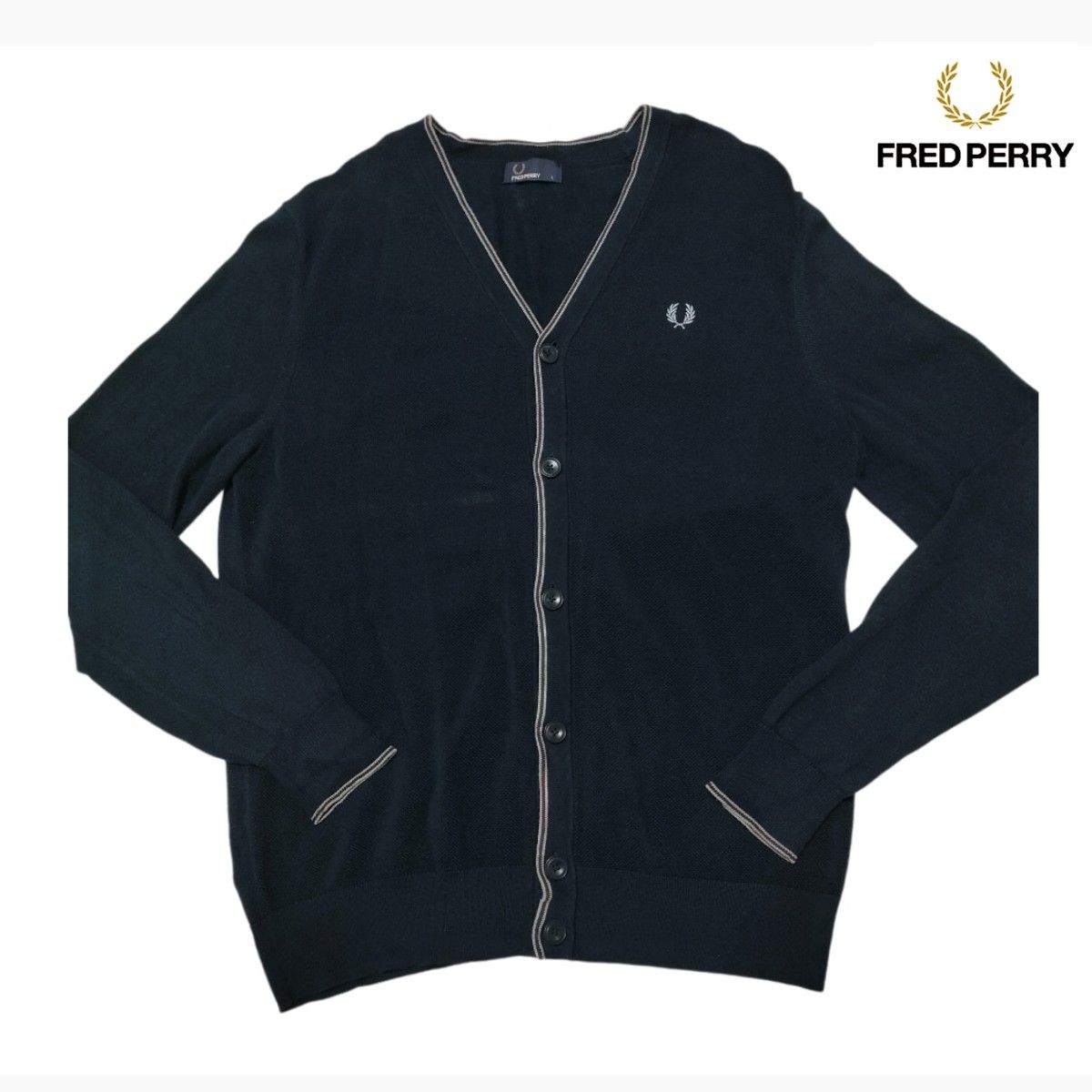 FRED PERRY フレッドペリー ニット カーディガン 銀ロゴ 未使用 FRED PERRY フレッドペリー ニット カーディガン 銀ロゴ 未使用