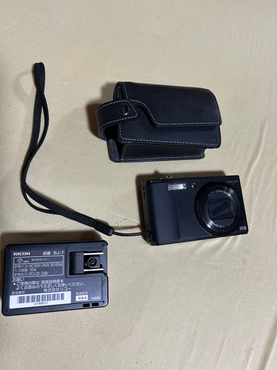 リコー RICOH R8 基本動作確認品 純正 ケース、ストラップ、充電 リコー RICOH R8 基本動作確認品 純正 ケース、ストラップ、充電