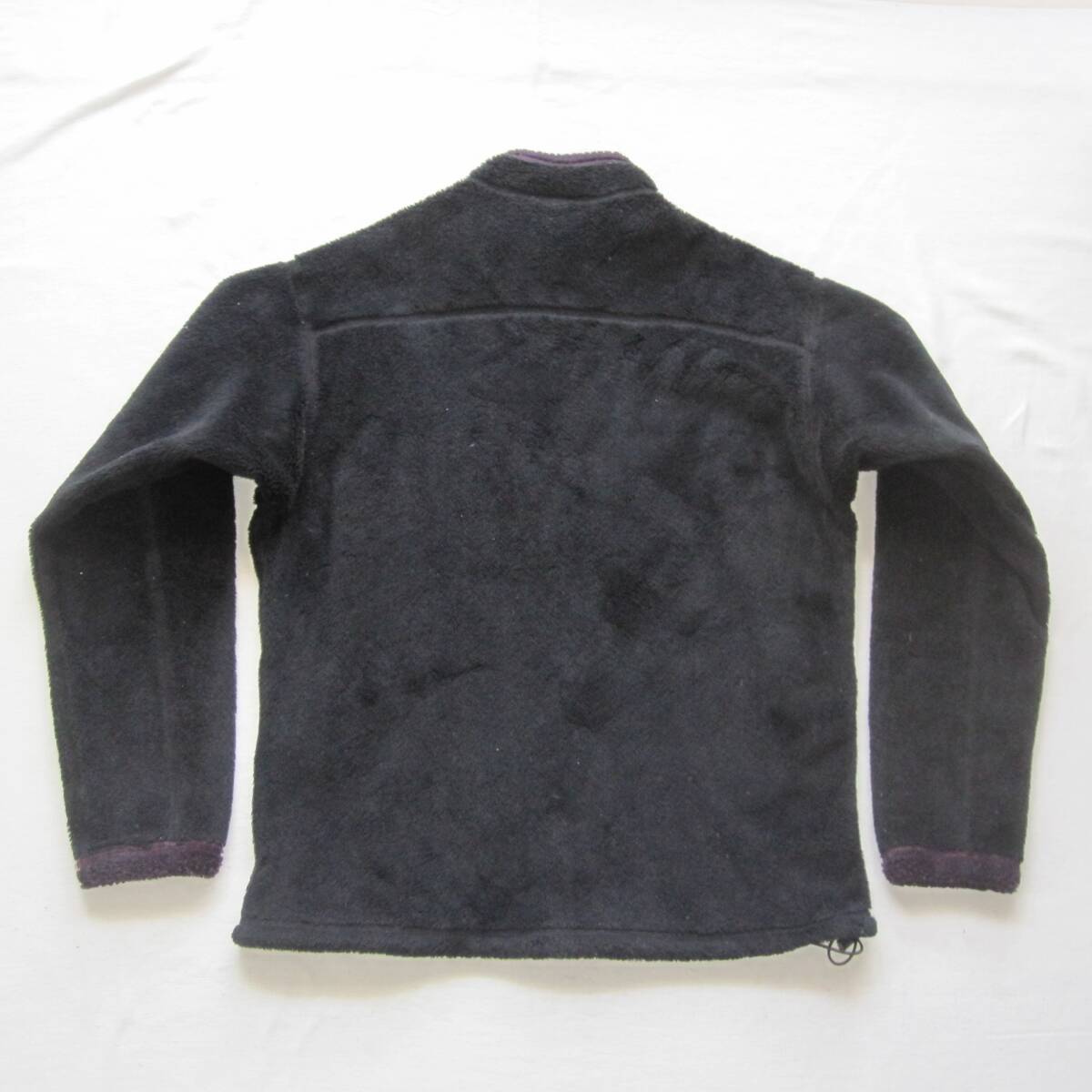 02 パタゴニア R4 ジャケット (M) 黒×紫 / 刺繍タグ / USA製 02 パタゴニア R4 ジャケット (M) 黒×紫 / 刺繍タグ / USA製