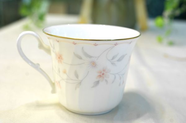 ○美品 ノリタケ Noritake 花柄 金彩 カップ&ソーサー 2客 D1586_画像2