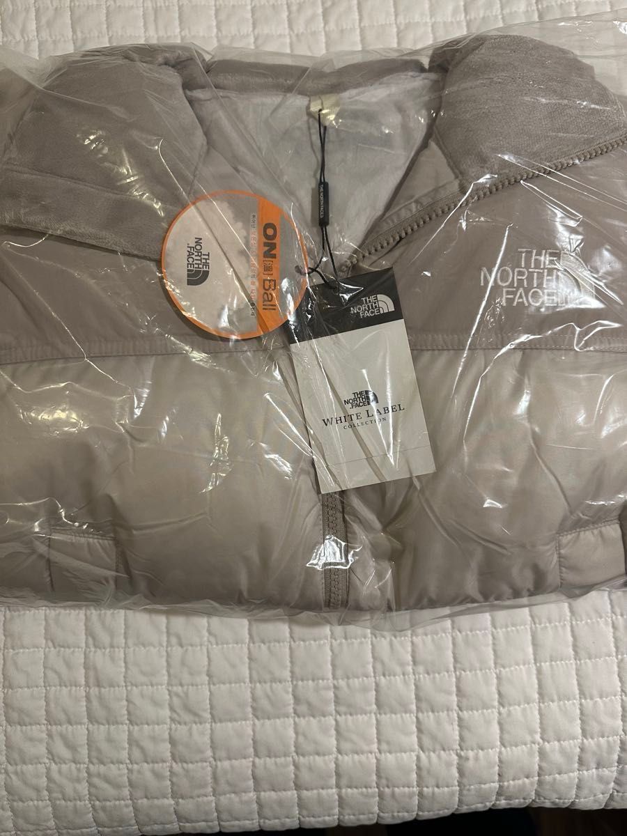 新品未着用 W'S NOVELTY NUPTSE ON BALL JACKET Sサイズ ダウン 新品未着用 W'S NOVELTY NUPTSE ON BALL JACKET Sサイズ ダウン