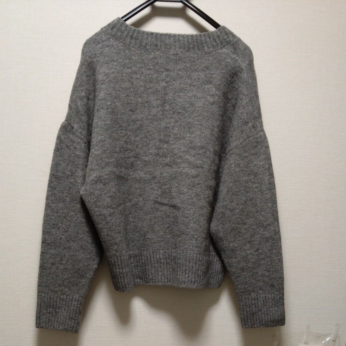 美品 ZARA Vネックニット グレー S Vネック セーター 長袖 美品 ZARA Vネックニット グレー S Vネック セーター 長袖