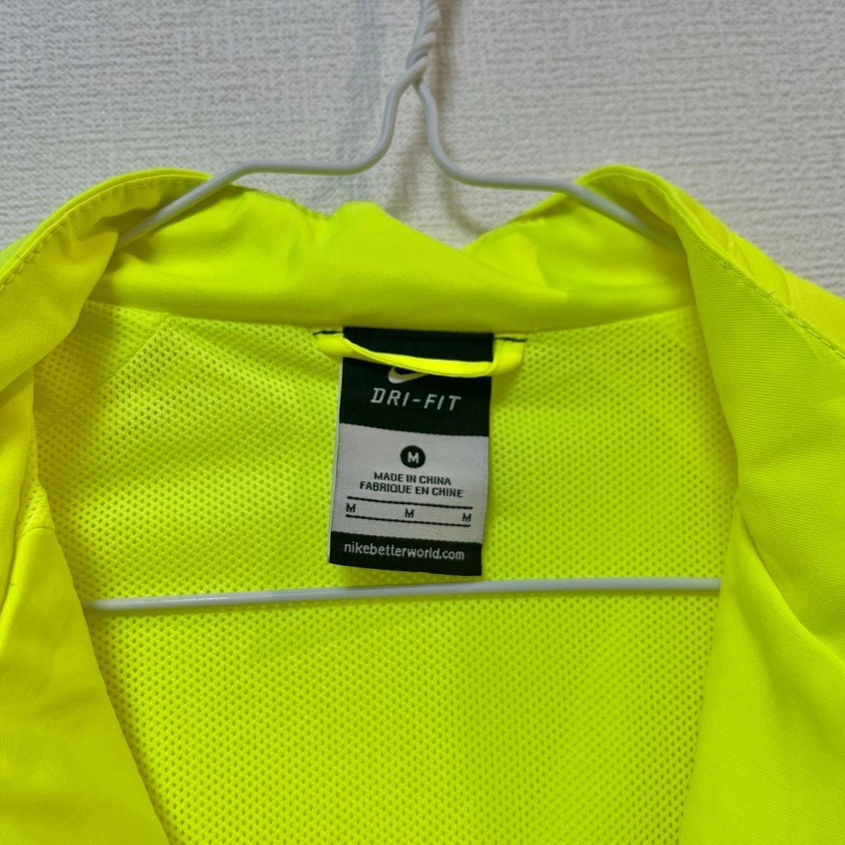 NIKE(ナイキ) サッカーウインドジャケット 蛍光イエロー NIKE(ナイキ) サッカーウインドジャケット 蛍光イエロー