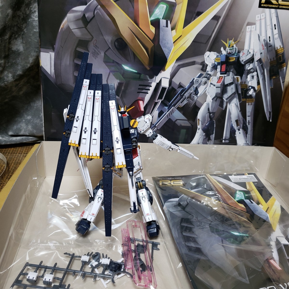 完成品 リアルグレード RG ニュー ガンダム バンダイ BANDAI 機動戦士 GUNDAM アムロレイ 逆襲のシャア ガンプラ