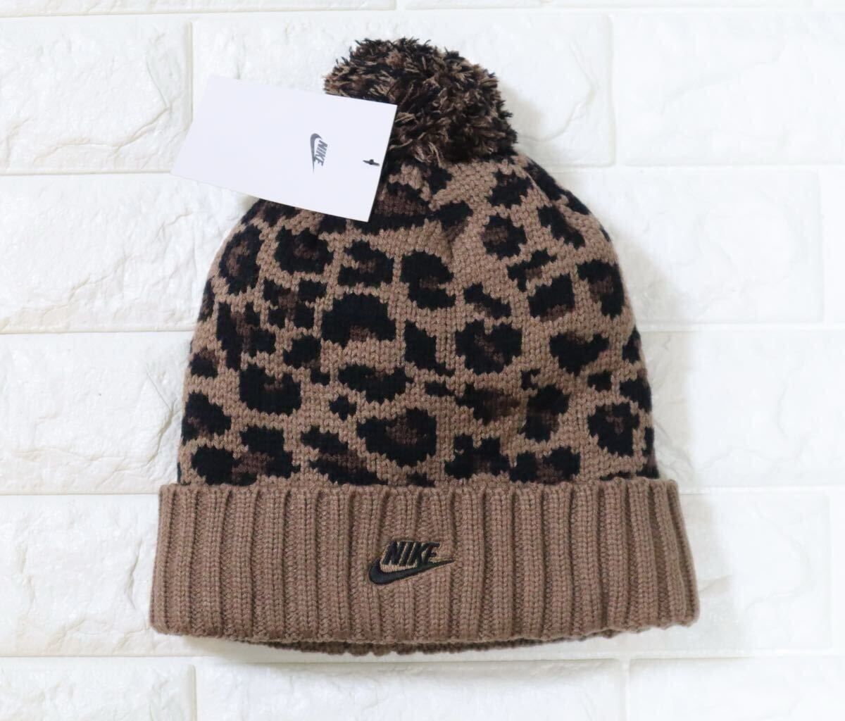 新品 NIKE ナイキ　レディース SW カフド POM フューチュラ ビーニー ニット帽 ニットキャップ レオパード　豹柄　DM8403-256 里ボア