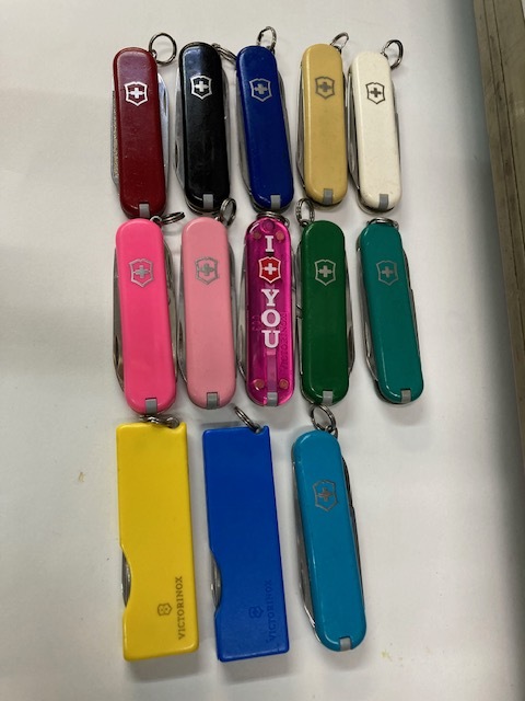 送料無料（USED品）VICTORINOX(ビクトリノックス)13個（キズ、汚れあり）匿名配送、送料出品者負担