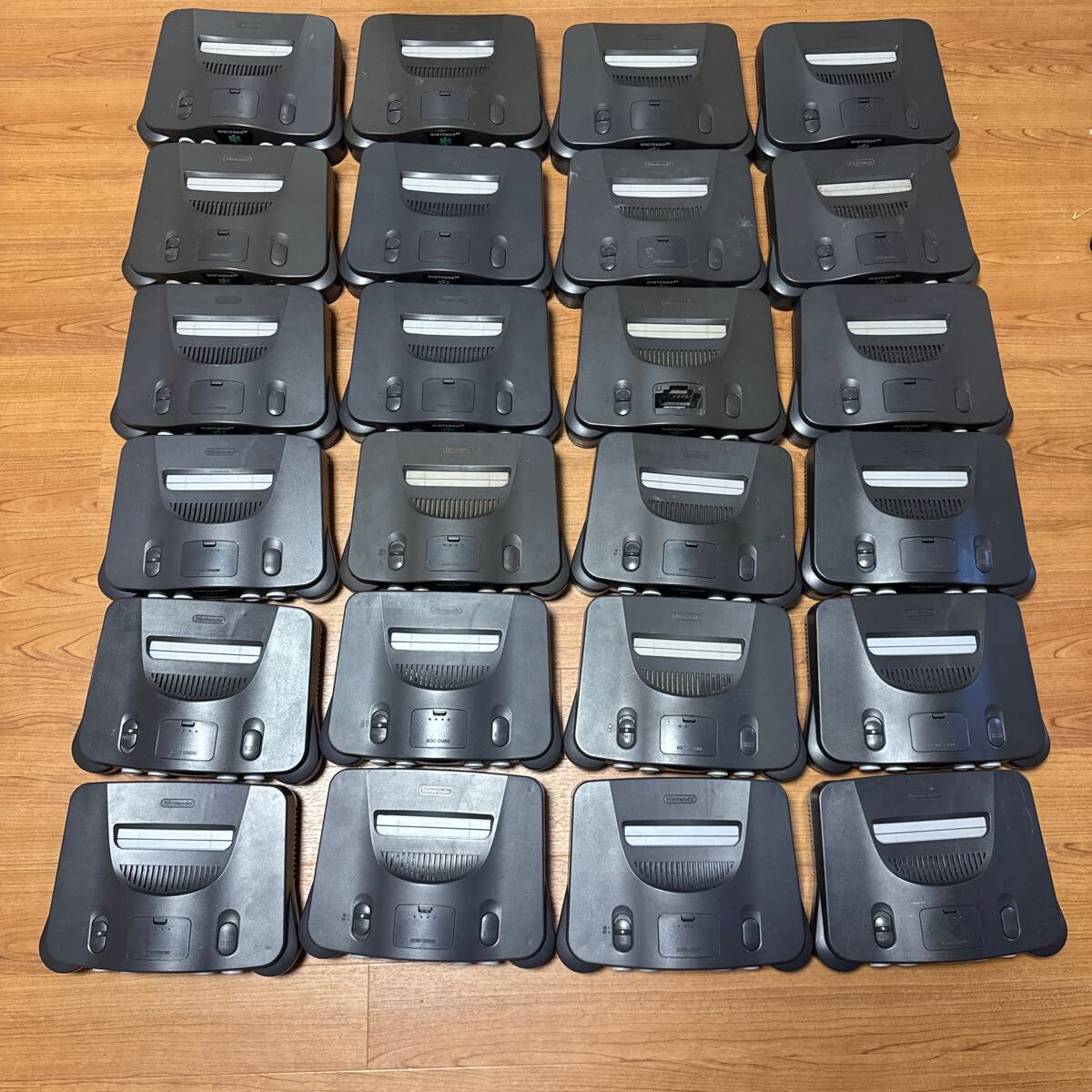 【ふるさと割】 ジャンク ニンテンドー64 24台 任天堂 N64 ロクヨン 本体、アクセサリー
