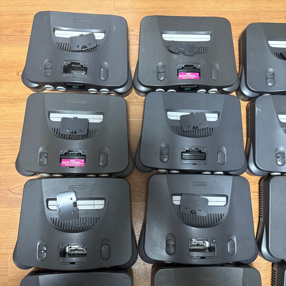 日本全国送料無料商品 特集 ジャンク ニンテンドー64 ロクヨン N64 任天堂 24台 本体、アクセサリー