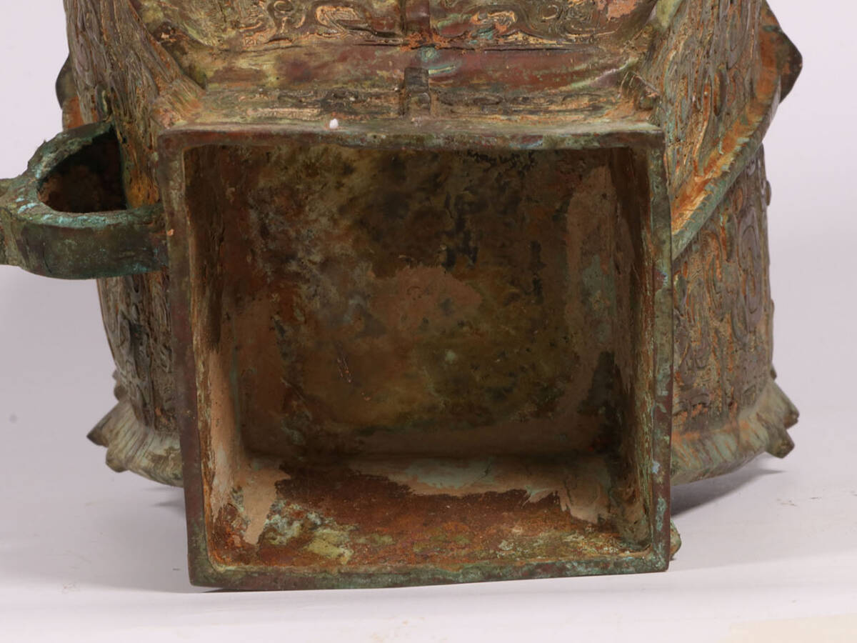 ◆御泓軒◆『館蔵珍品 漢朝時代 青銅器 獣面紋四方罐』極細工・古賞物・中国古玩・中国古美術