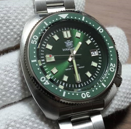 ADDIESDIVE 緑 自動巻き SEIKO NH35A プロスペックス タートル オマージュ ダイバー STEELDIVE ADDIES DIVE STEEL 防水 PAGANI DESIGN