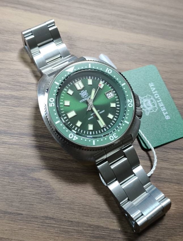 ADDIESDIVE 緑 自動巻き SEIKO NH35A プロスペックス タートル オマージュ ダイバー STEELDIVE ADDIES DIVE STEEL 防水 PAGANI DESIGN