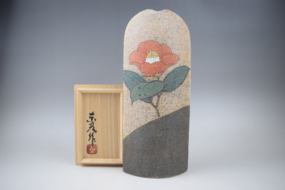 G324 伊藤東彦 布目椿文花瓶 共箱 真作保証 G324 伊藤東彦 布目椿文花瓶 共箱 真作保証