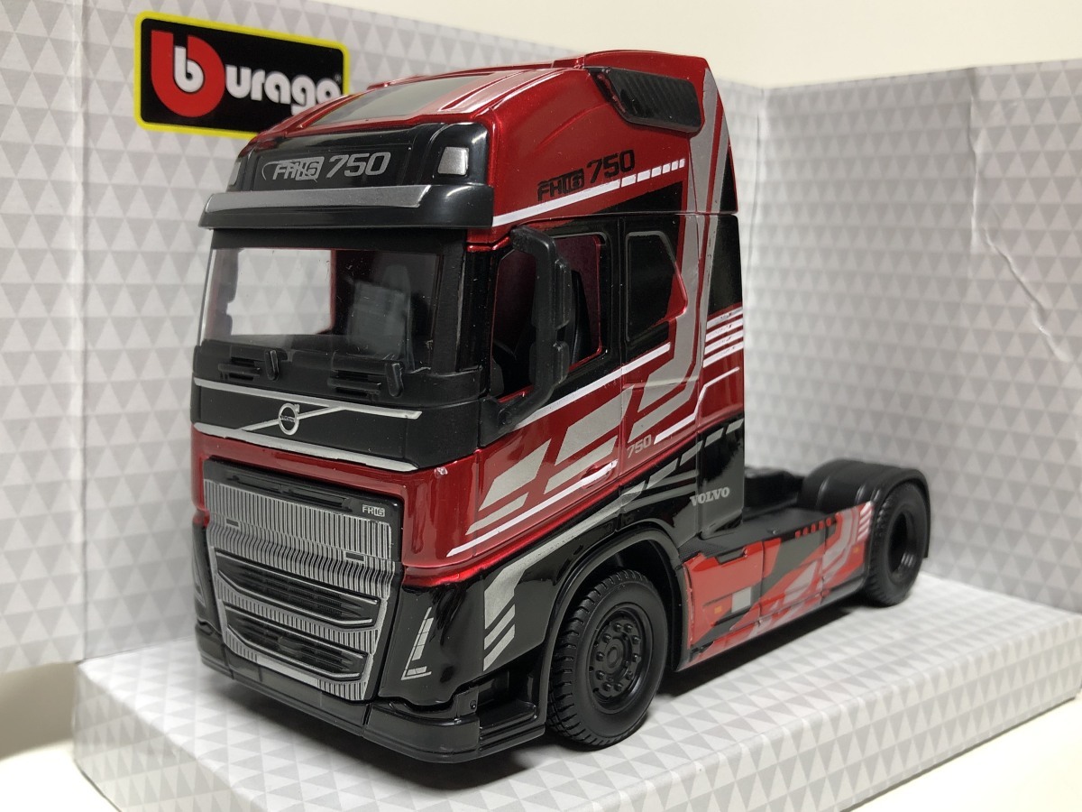burago 1/43 VOLVO FH16 Globetrotter 750 XXL トレーラーヘッド　レッド　ブラーゴ　ボルボ　日本未発売