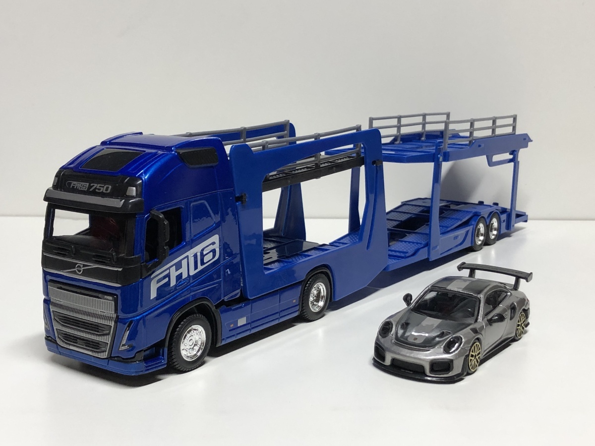 burago 1/43 VOLVO FH16 Globetrotter 750 XXL キャリアカー　ブルー　＋PORSCHE 911 GT2 RS　ブラーゴ　ボルボ　日本未発売