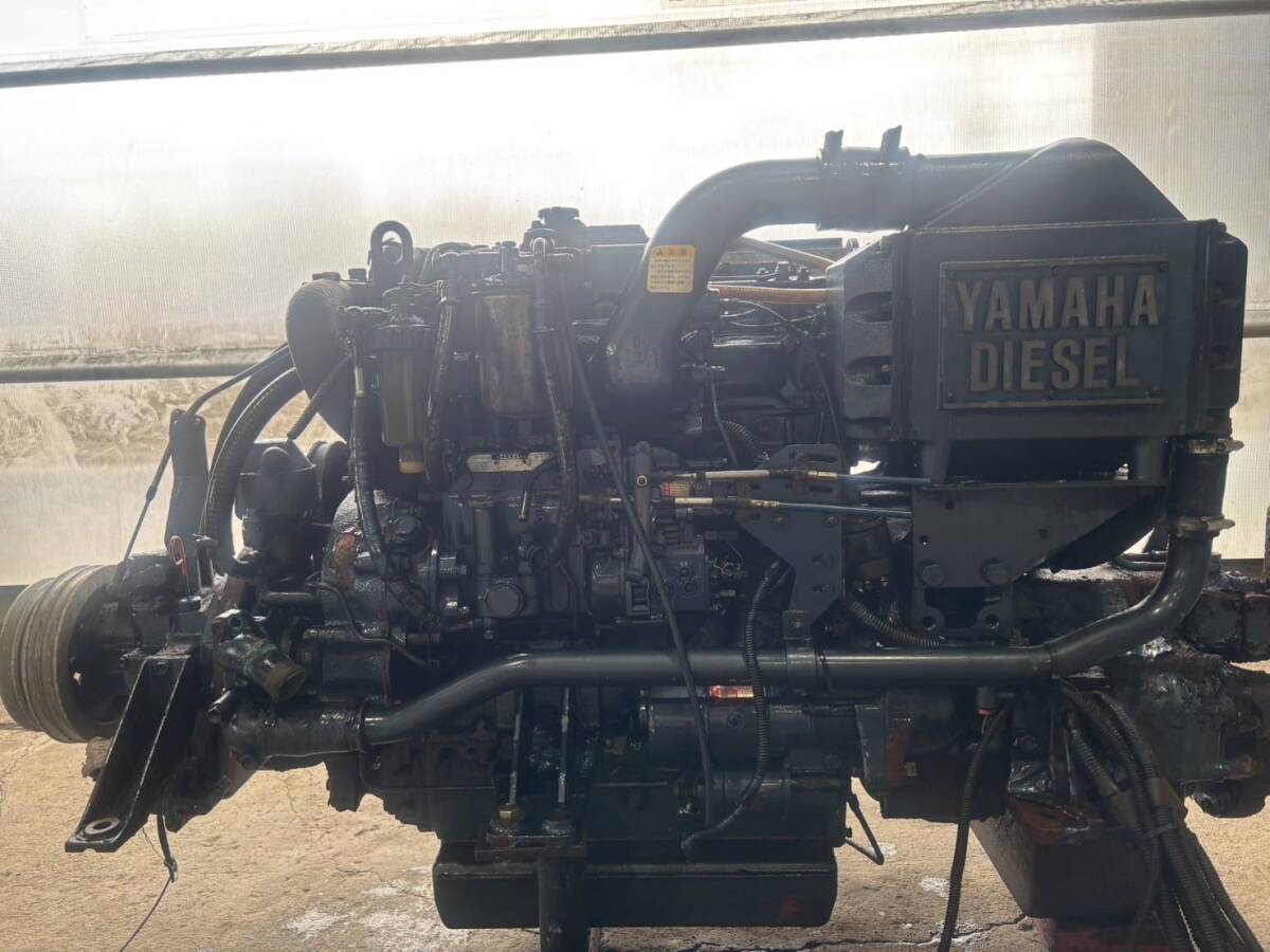 ヤマハ船内機 MD386KUH 175馬力 最大230馬力 減速比:3.05 電 ヤマハ船内機 MD386KUH 175馬力 最大230馬力 減速比:3.05 電