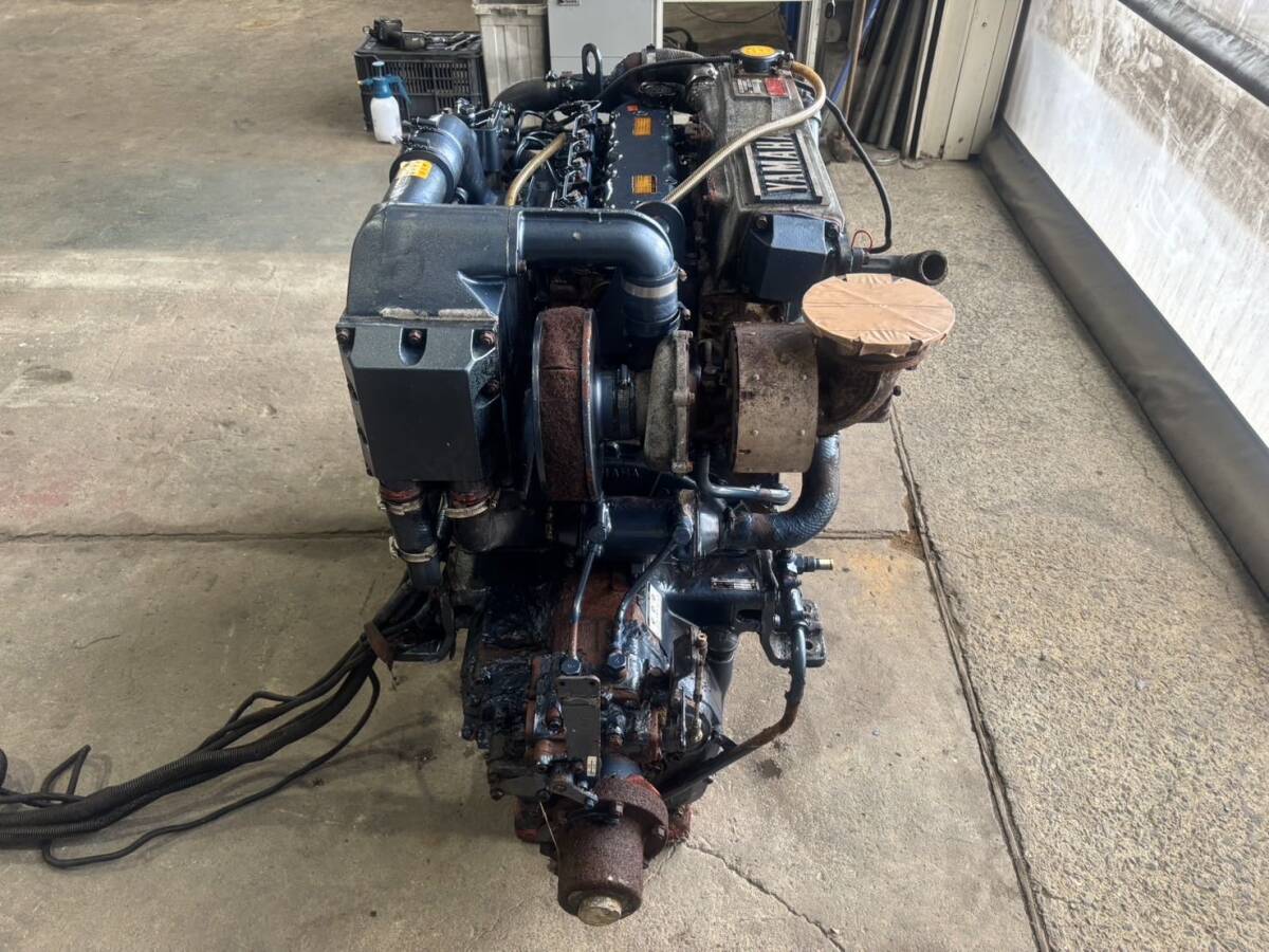 ヤマハ船内機 MD386KUH 175馬力 最大230馬力 減速比:3.05 電 ヤマハ船内機 MD386KUH 175馬力 最大230馬力 減速比:3.05 電