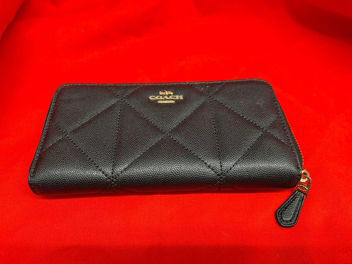 コーチ　ラウンドジップ　長財布　VOAR723