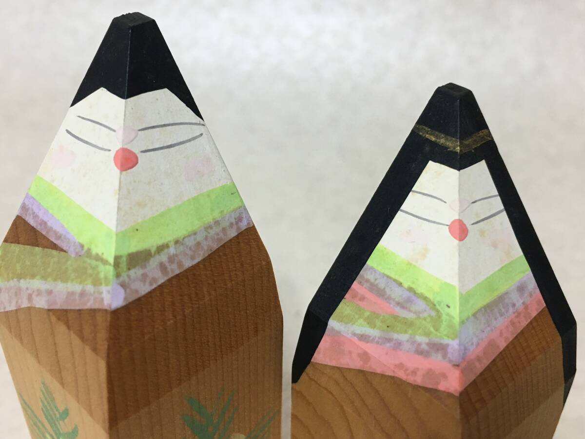 C815】吉岡利一 屮芋彫 奈良一刀彫 立ち雛 木彫り 共箱 台付 て C815】吉岡利一 屮芋彫 奈良一刀彫 立ち雛 木彫り 共箱 台付 て