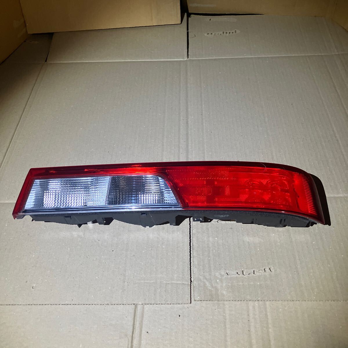SUZUKI 純正 エブリィワゴン DA17W 右 テールランプ 35603-64P00 SUZUKI 純正 エブリィワゴン DA17W 右 テールランプ 35603-64P00