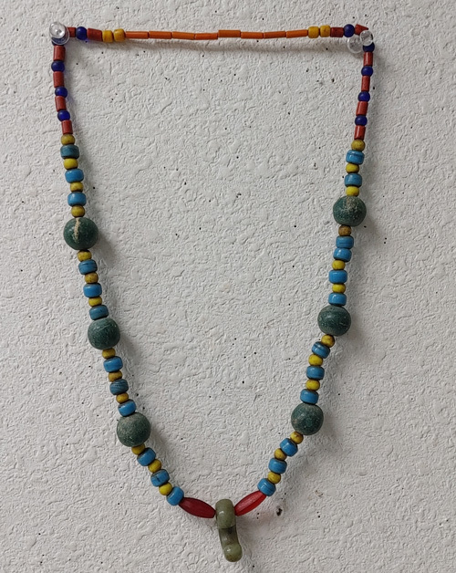 Yahoo!オークション - 古墳期 大きめな翡翠勾玉と大きめな瑠璃玉