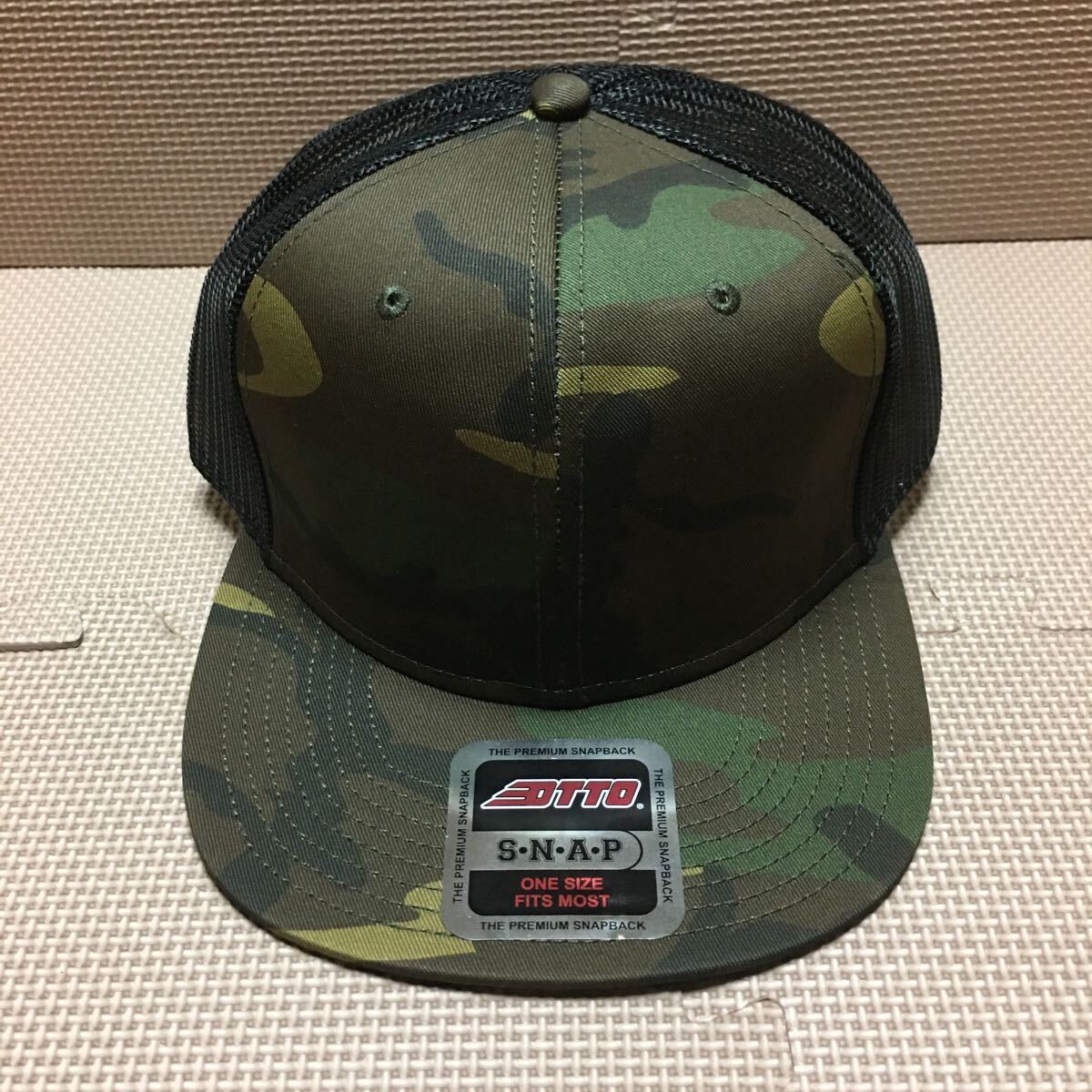 新品未使用 OTTO コットンツイルフラットバイザーメッシュキャップのカモブラック