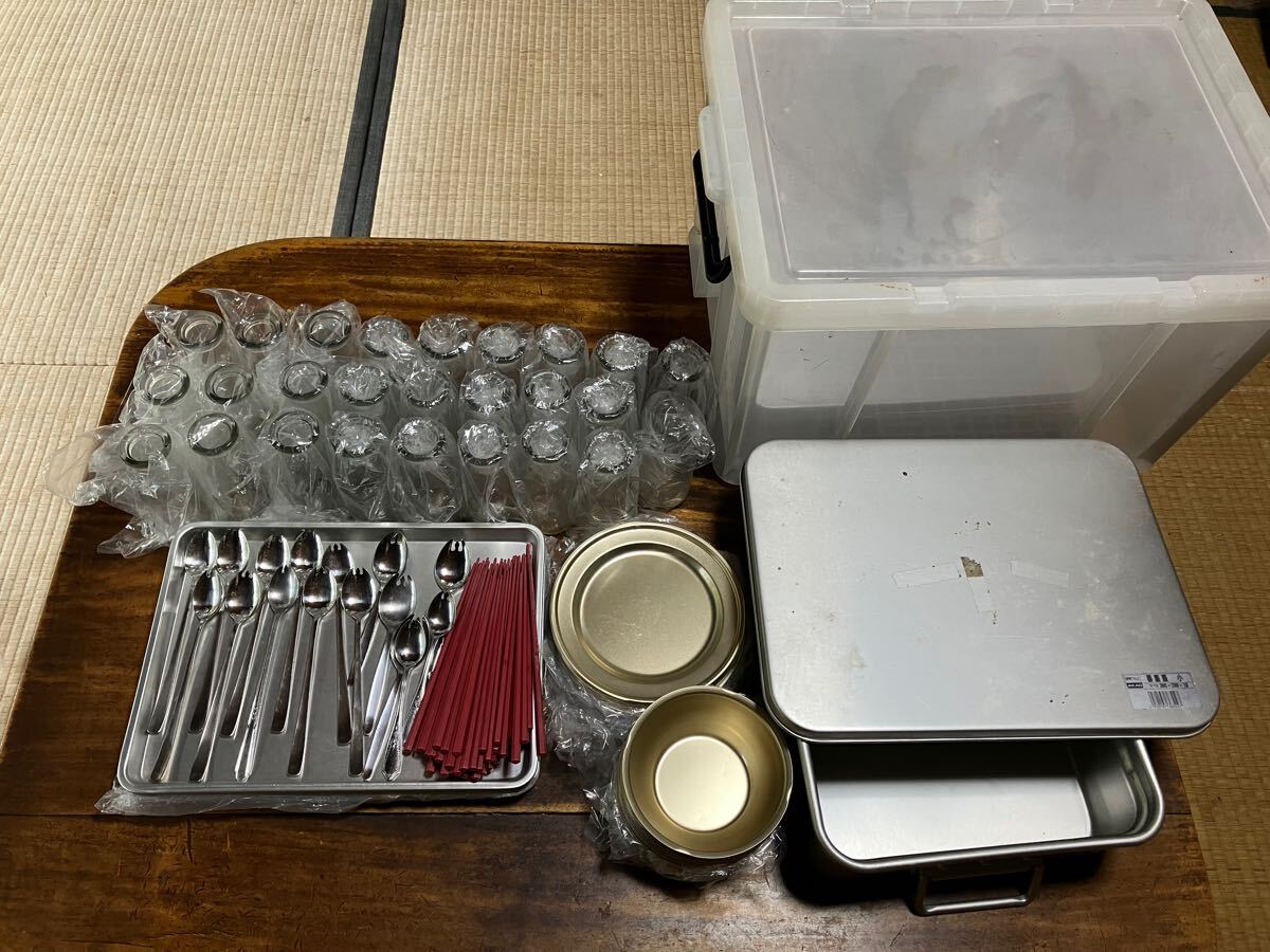 昭和レトロ　給食　食器アルマイト　皿　ボウル　お盆　番重　食缶　先割れスプーン　牛乳ビン　瓶　多数