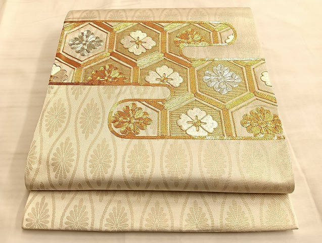 平和屋着物●太鼓柄袋帯　総刺繍　駒刺繍　ヱ霞亀甲花菱文　金銀糸　正絹　逸品　BAAL0624du