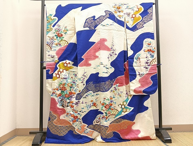 平和屋着物●豪華振袖　総刺繍　道長吉祥花籠文　金彩　三越扱い　正絹　逸品　BAAK7386me