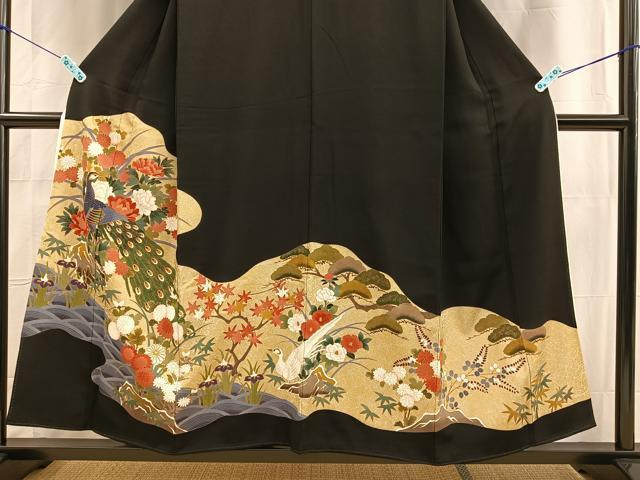 平和屋着物■豪華黒留袖　駒刺繍　孔雀花文　金彩　正絹　逸品　BAAL7447ph