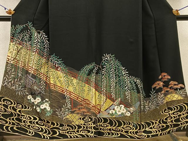 平和屋着物■豪華黒留袖　渡橋枝垂れ柳菊文　金彩　正絹　逸品　BAAL1658hj