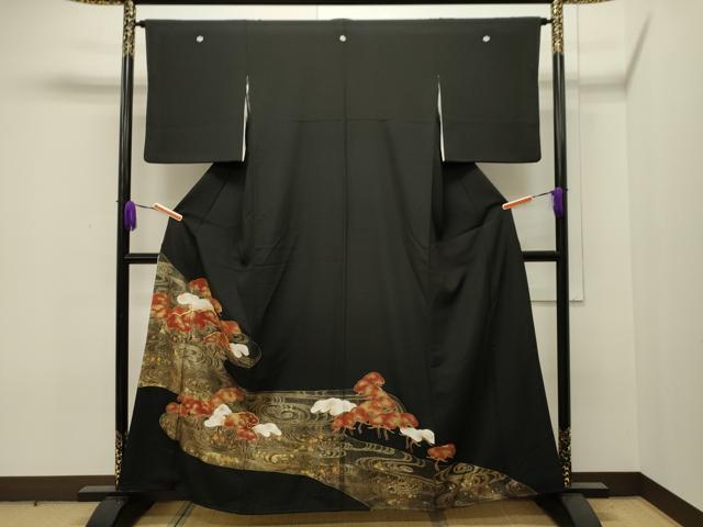 平和屋着物■豪華黒留袖　駒刺繍　流水松文　金彩　正絹　未使用　逸品　CAAI5318dy