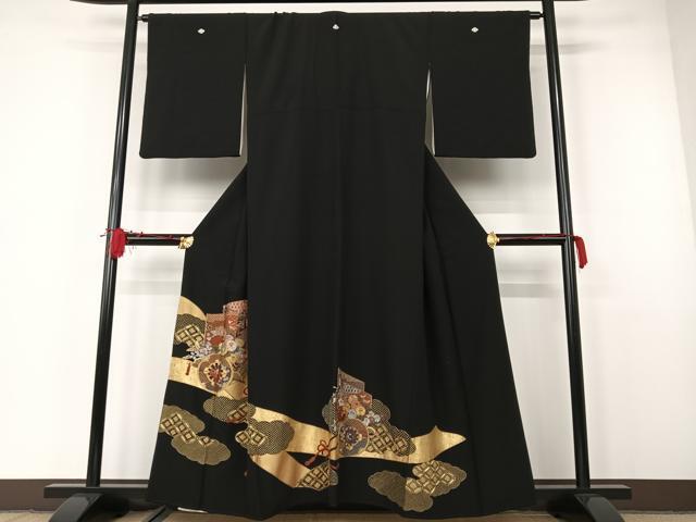 平和屋着物●豪華黒留袖　中国三大刺繍　汕頭刺繍　スワトウ刺繍　七宝花車文　金彩　正絹　逸品　AAAM7166ph