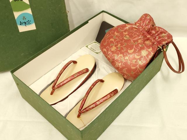 平和屋着物■和装小物　おき宗　和装バッグ・草履セット　ハンドバッグ　がま口　花唐草　金彩　逸品　未使用　AAAN1377ay