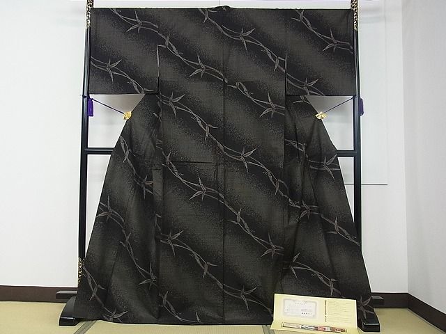 平和屋着物○訪問着 本場大島紬 総刺繍 スワトウ刺繍 鳳凰草花文 平和屋着物○訪問着 本場大島紬 総刺繍 スワトウ刺繍 鳳凰草花文
