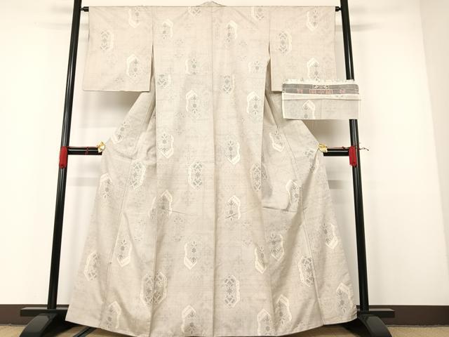平和屋着物○本場大島紬 白大島 7マルキ 亀甲花文 反端付き 正絹 平和屋着物○本場大島紬 白大島 7マルキ 亀甲花文 反端付き 正絹