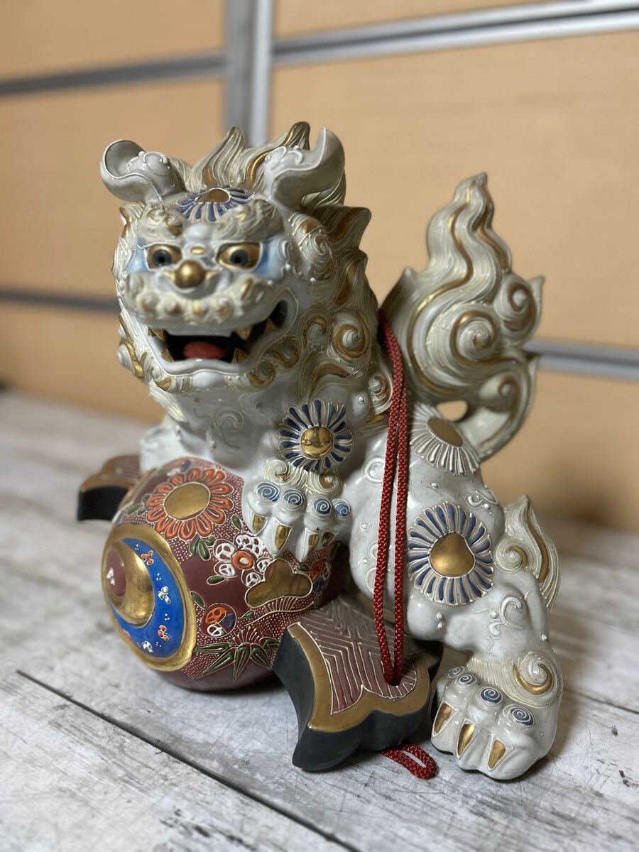 江】九谷 八幡窯 色絵金彩花盛上細工招き猫 置物 高さ約30 江】九谷 八幡窯 色絵金彩花盛上細工招き猫 置物 高さ約30