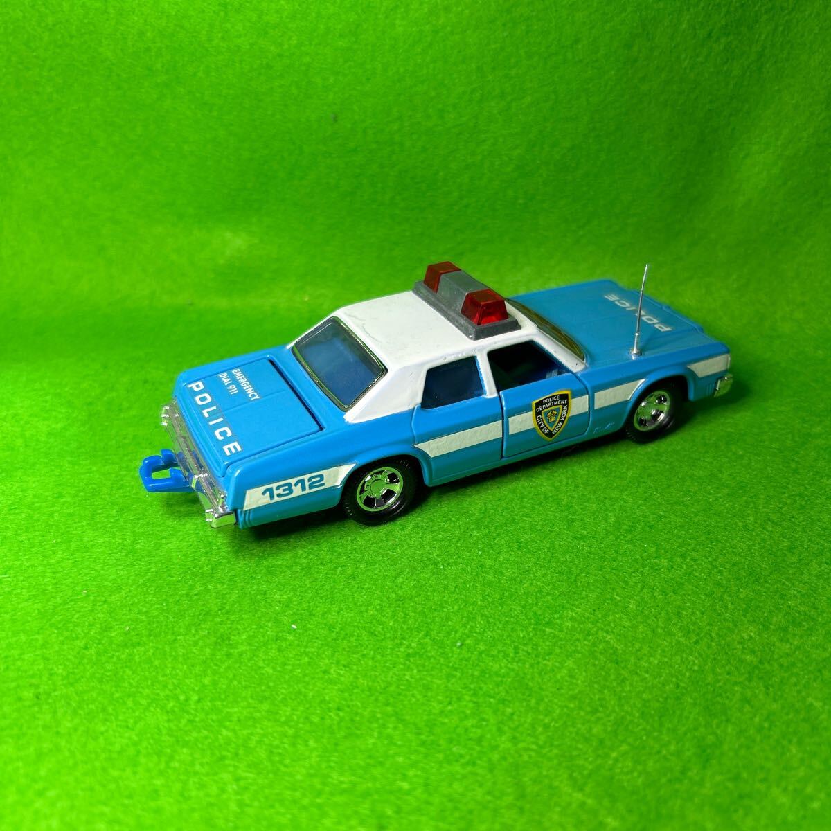 【超レア】マッチボックス スーパーキングス プリマス グラン フューリー パトカー　トミカサイズより大　ニューヨーク警察車両ポリス水色