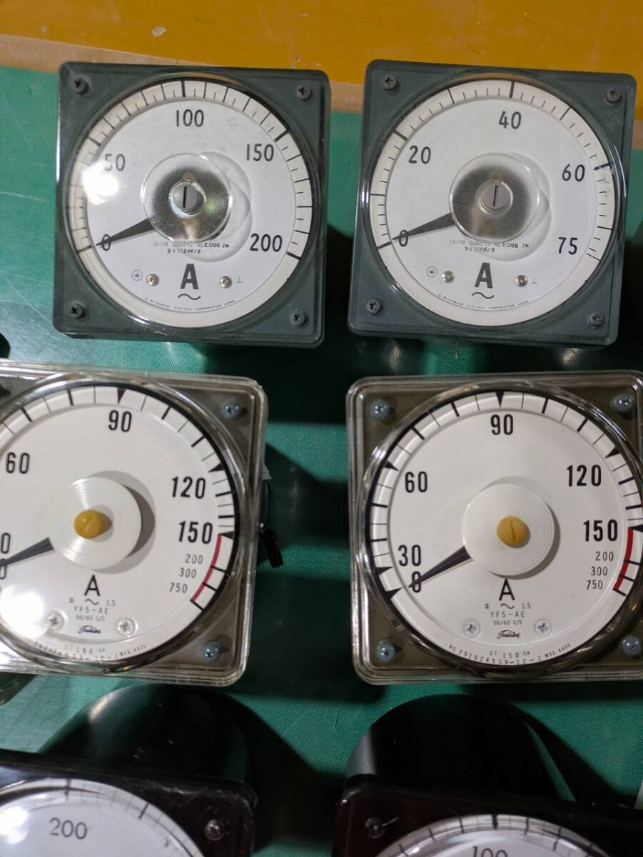 ☆大量17個セット☆電流計 電圧計/広角度計器 東芝等 配電盤 ☆大量17個セット☆電流計 電圧計/広角度計器 東芝等 配電盤