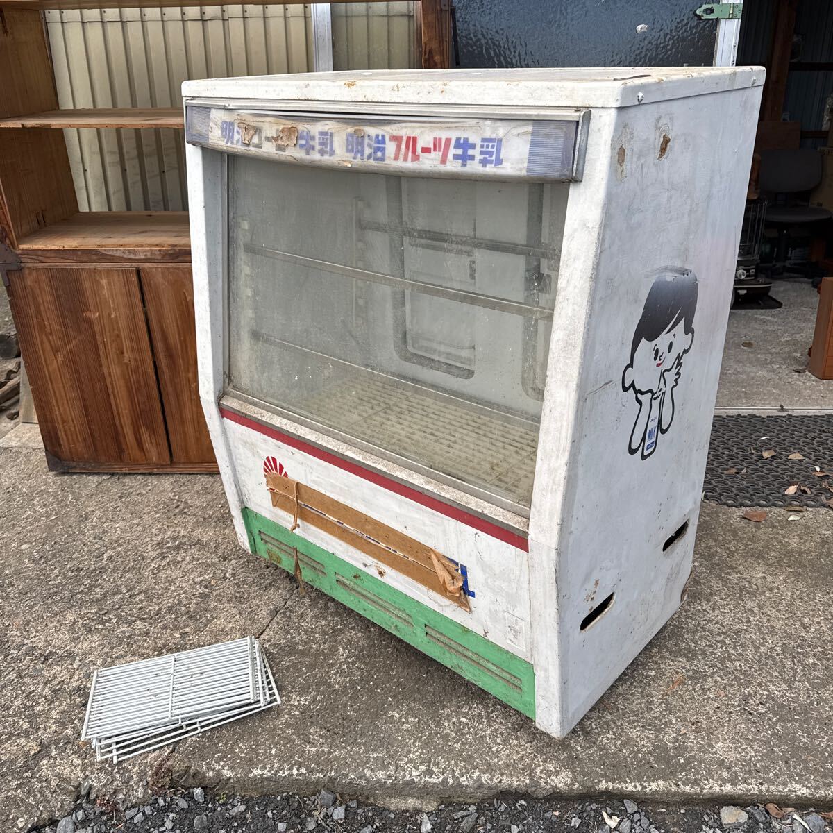 引き取り限定品 昭和レトロ 明治ビタ牛乳 冷蔵庫 地域商店 牛乳 引き取り限定品 昭和レトロ 明治ビタ牛乳 冷蔵庫 地域商店 牛乳
