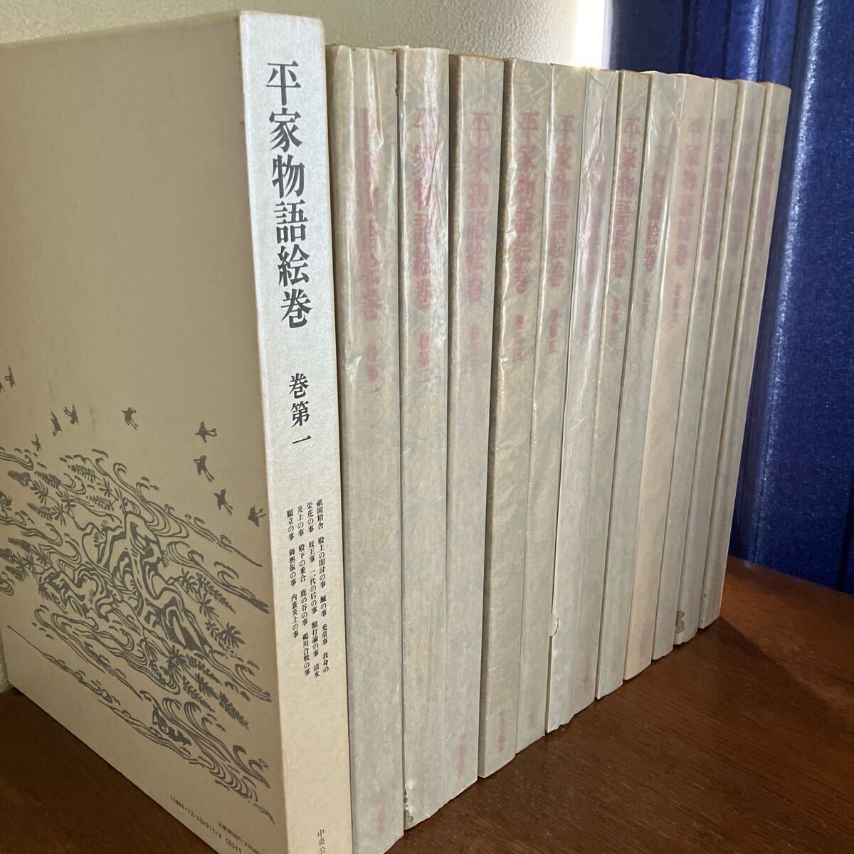 平家物語絵巻. 小松茂美編・解説、中央公論社、1990～1992年、B4、全12冊　各冊定価38000円平家物語絵巻