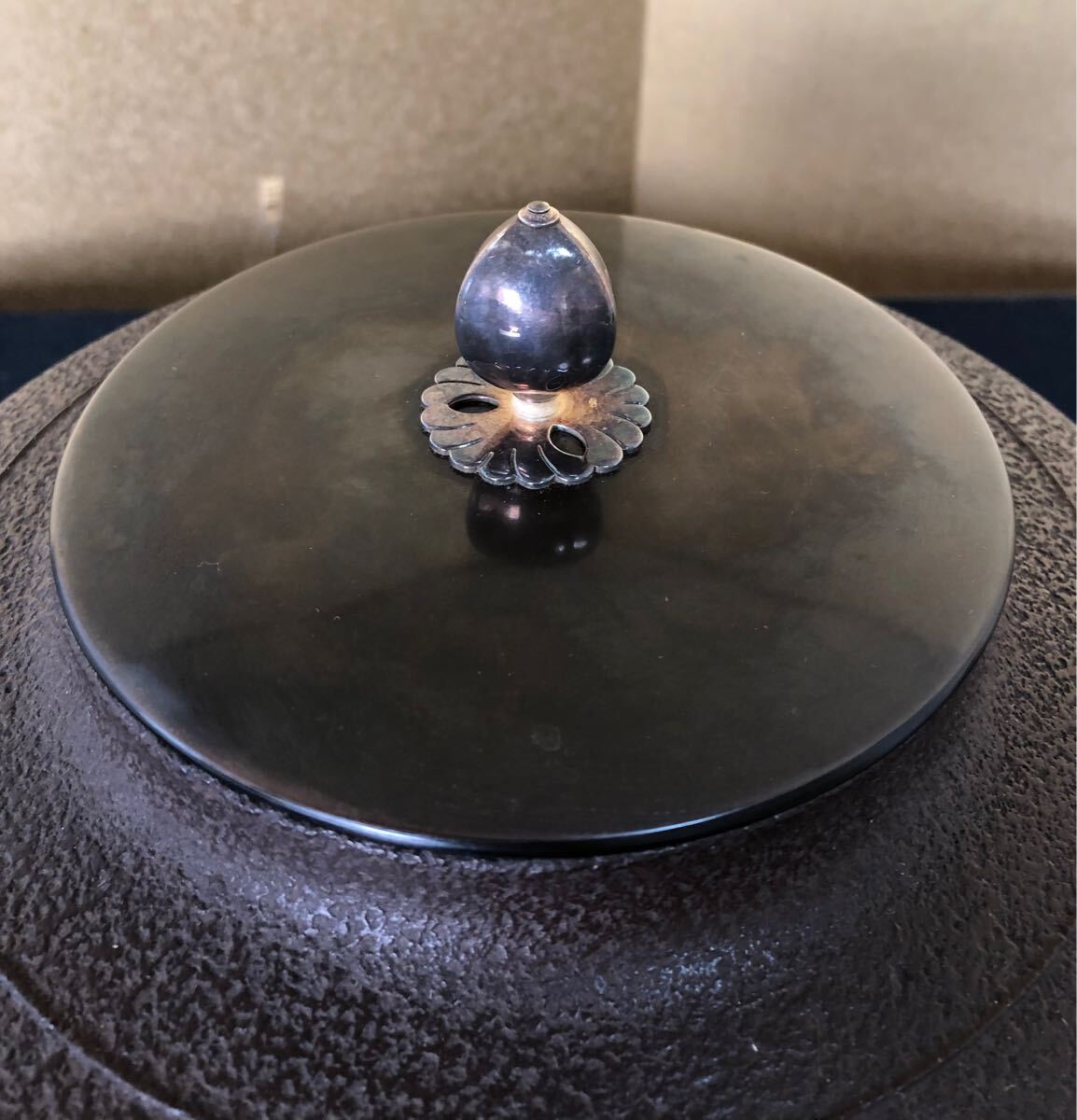 【茶道具】一ノ瀬宗辰作　五徳蓋置　蓋置179 □ 五徳蓋置（和銑・春日大社）「一ノ瀬宗辰」（共箱共布