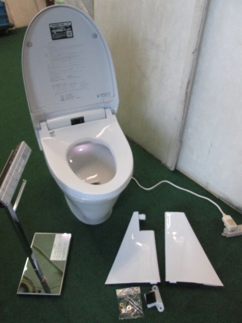 展示品 LIXIL トイレ DV-S516/BW1、GBC-S11S/BW1 リモコン 展示品 LIXIL トイレ DV-S516/BW1、GBC-S11S/BW1 リモコン