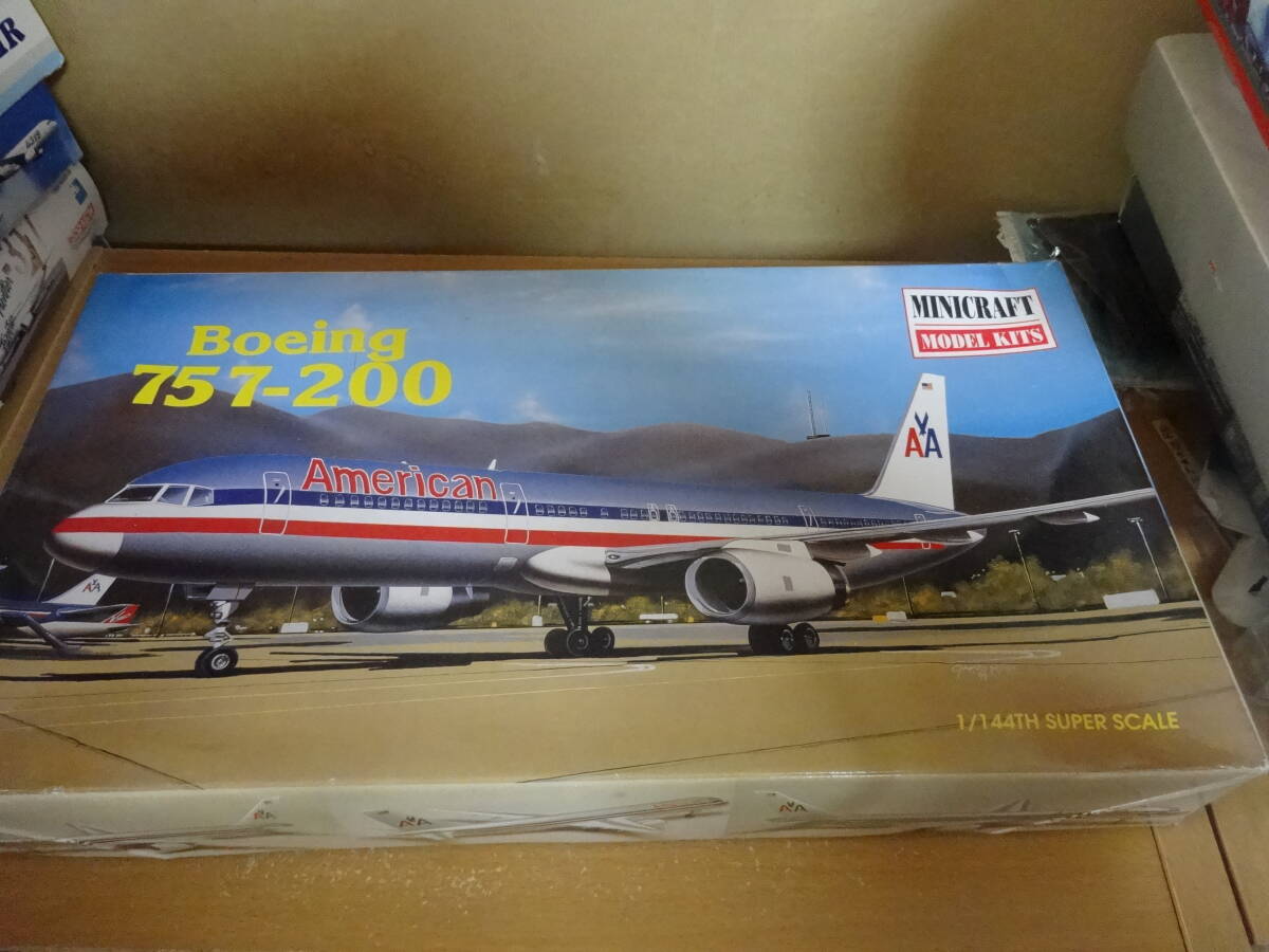 MINICRAFT　1/144　アメリカン航空　757-200