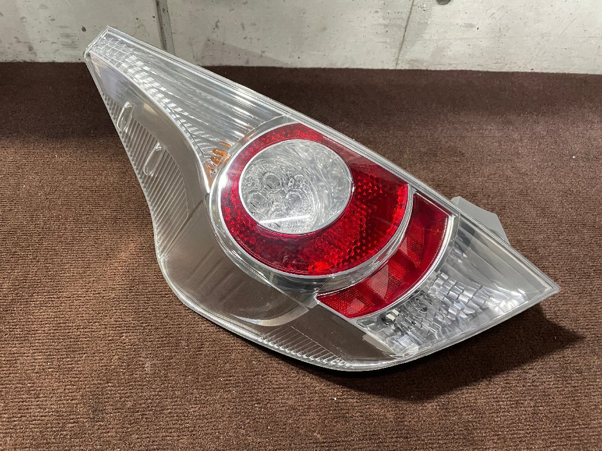 中古 点灯確認済 H24年式 トヨタ NHP10 アクア 前期 純正 テール ランプ 助手席側 テールライト STANLEY 52-252