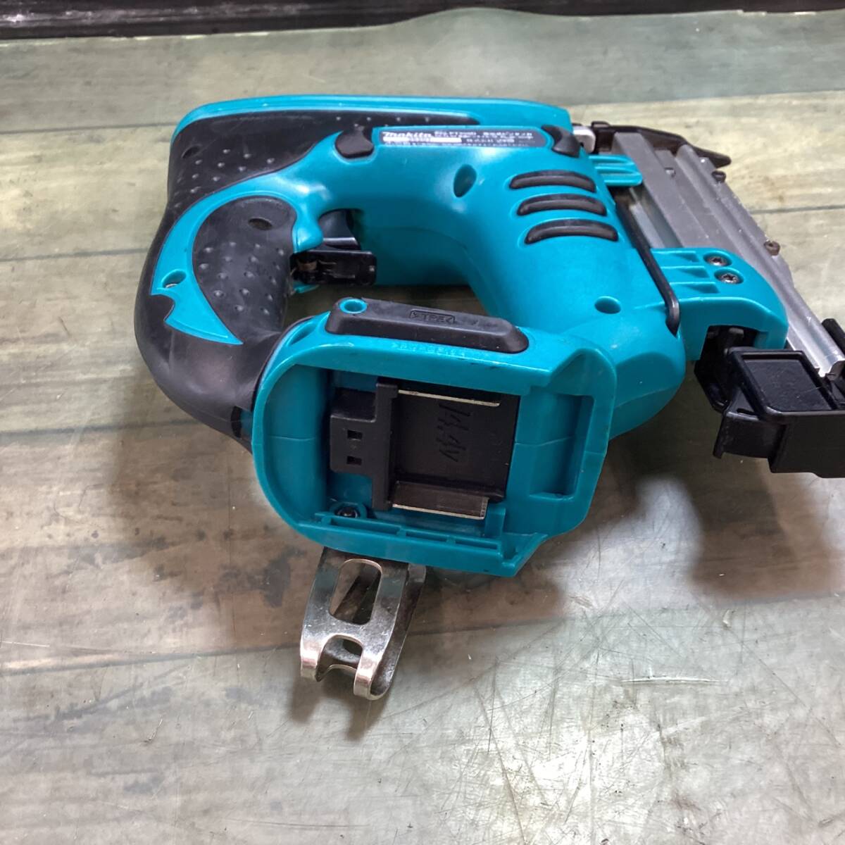 中古品】 マキタ(makita) コードレスピンタッカ PT350DZ 中古品】 マキタ(makita) コードレスピンタッカ PT350DZ