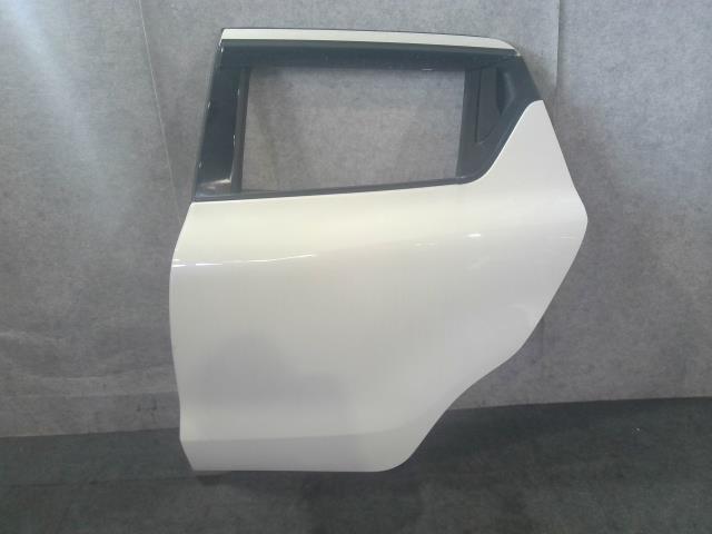 スイフト DBA-ZC83S リアドア 左 XG セントラル M261 68004-52R00