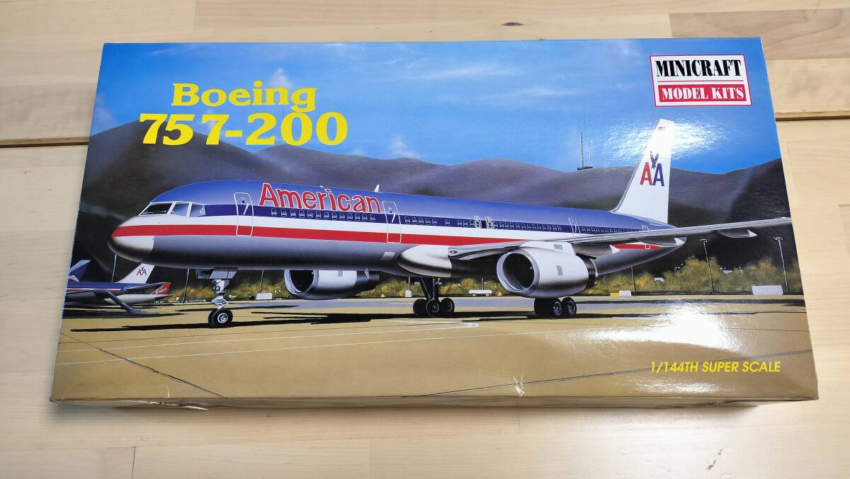 MINICRAFT 1/144 B757-200 American航空